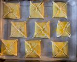 Túrós mazsolás batyu recept fázis 4 fotója