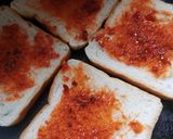 शेजवान चीज़ ब्रेड पिज़्ज़ा (Schezwan cheese bread pizza recipe in Hindi) रेसिपी चरण 2 फोटो