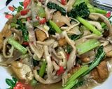 Foto langkah ke 5 dari resep Tumis jamur tahu sawi.