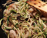 Foto del paso 6 de la receta: Tallarines de calabacín con gambas