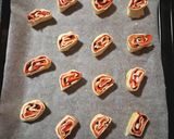 Foto del passaggio 8 della ricetta ​🍓 Girelle di sfoglia, crema di arachidi e fragole fresche 🍫