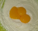A picture of step 4 of Heart layered sponge cake.