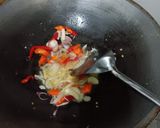 Foto langkah ke 2 dari resep Telor ceplok kecap pedas.
