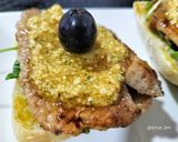 Foto del paso 7 de la receta: Pintxo de lomo ahumado con mermelada de calabaza, rúcula y picadillo de almendra