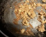 A picture of step 2 of Mix pasta in white sauce.