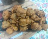 A picture of step 3 of Maharashtrain snacks Onion potato spinach pakora.