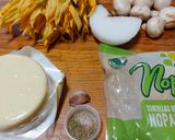 A picture of step 1 of Quesadilla with Squash Blossoms and Mushrooms.
