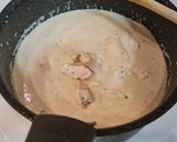 Foto del paso 5 de la receta Dados de pollo en salsa de calabacín y nueces