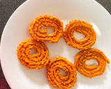 செட்டிநாடு   சீர் முறுக்கு / கை முறுக்கு (Chettinadu seer murukku Recipe in Tamil) ரெசிபி ஸ்டேப் 4 புகைப்படம்