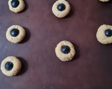 Foto del paso 3 de la receta: Galletas saludables con harina de frutos secos y arándanos frescos 🫐 sin gluten, sin azúcar