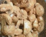 A picture of step 4 of Mushroom fry.