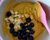 Foto langkah ke 6 dari resep Muffin Keju dan Blueberry.