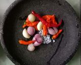 Foto langkah ke 2 dari resep Telur Puyuh Kentang Kuah Pedas.