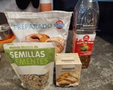 Foto del paso 1 de la receta Pan de molde sin gluten con multisemillas, medidas según la harina utilizada