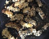 Foto del paso 3 de la receta: Croquetas de pollo, almendras y ajonjolí