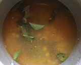 A picture of step 1 of Kali mah chanaki dal.