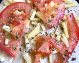 Foto del paso 2 de la receta: Pizzeta rápida en masa de taco🌮 tomate 🍅 orégano