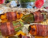 Hình bước làm 3 của món Ớt nhồi thịt cuộn bacon
