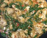 รูปขั้นตอนการทำที่ 6 ของ กะเพราเอ็นไก่ทอด (น้ำเยิ้ม)