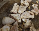 A picture of step 2 of Chicken Pan Fried Noddles.