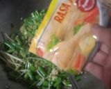 Foto langkah ke 3 dari resep Tumis buncis jamur Enoki telur.