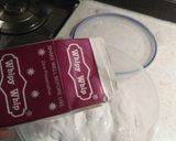 A picture of step 3 of سٹرابیری آئسکریم.
