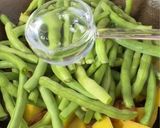 A picture of step 4 of Braised Pork with Green Beans (豆角土豆炖猪肉).