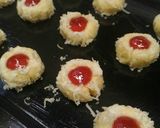 Foto langkah ke 4 dari resep Thumbprint Cookies.