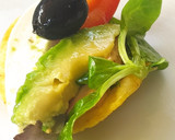 Foto del paso 3 de la receta: Ensalada de rúcula y canónigos, con foie, queso fresco y aguacate