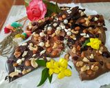 Foto del paso 4 de la receta: Chocolate con frutos secos y más