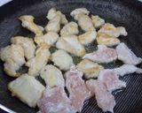 Hình bước làm 1 của món Ức gà rim mắm tỏi