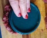 Foto del paso 2 de la receta: Hamburguesa carne vacuna casera solo con condimentos
