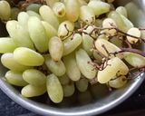A picture of step 1 of Green grapes sorbet.