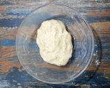 A picture of step 1 of Matar ka Paratha.