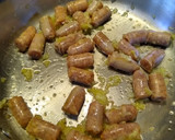Foto del paso 2 de la receta: Arroz amarillo (con chorizo y salchichas)