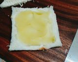 Hình bước làm 2 của món Bánh mì sandwich nhân phô mai chiên xù