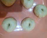 Foto langkah ke 4 dari resep Donat Tanpa Telur.