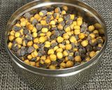 A picture of step 1 of Roasted Chane Ka Peda.