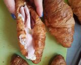 Une image de l'étape 3 de Croissant au jambon et béchamel.