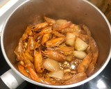 Foto del paso 5 de la receta: Albóndigas de merluza y gambas en salsa de marisco y azafrán 💃