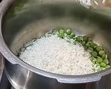 A picture of step 2 of Matar pulao.