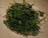 Foto langkah ke 4 dari resep Cah Kangkung Udang Rebon.