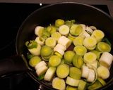 Une image de l'étape 1 de Pavé de saumon sur son lit de poireaux.