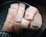 รูปขั้นตอนการทำที่ 3 ของ หมูกรอบหม้อทอดไร้น้ำมัน