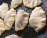 صورة لخطوة 3 من وصفة الدامبلينج الكوري المقلي🥟