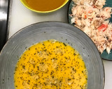Foto del paso 3 de la receta: Tortilla de buey de mar y cangrejo real con reducción de salsa de marisco ❤️❤️❤️
