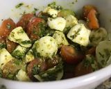 Foto del paso 3 de la receta: Tomates cherry con mozzarella de búfala y pesto