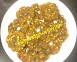 A picture of step 5 of Palak rice flour fritters.