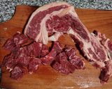 Foto del paso 1 de la receta: Con 1 bife ancho comen 4! Guiso rendidor 😋