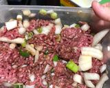 Foto langkah ke 1 dari resep Nasi Panggang Keju dengan daging giling lada hitam.